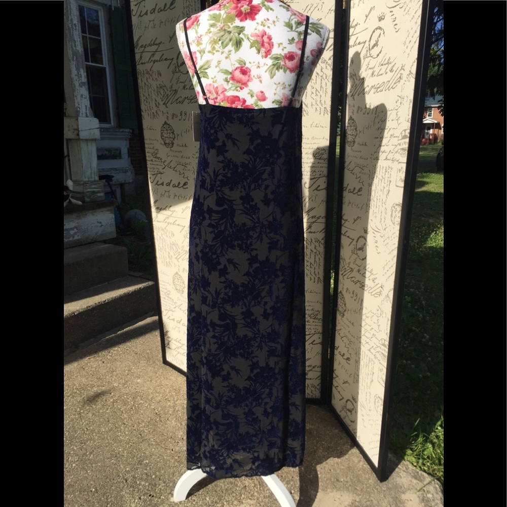 Hinge Cinch Velvet Evening Dress - Picture 4 of 8